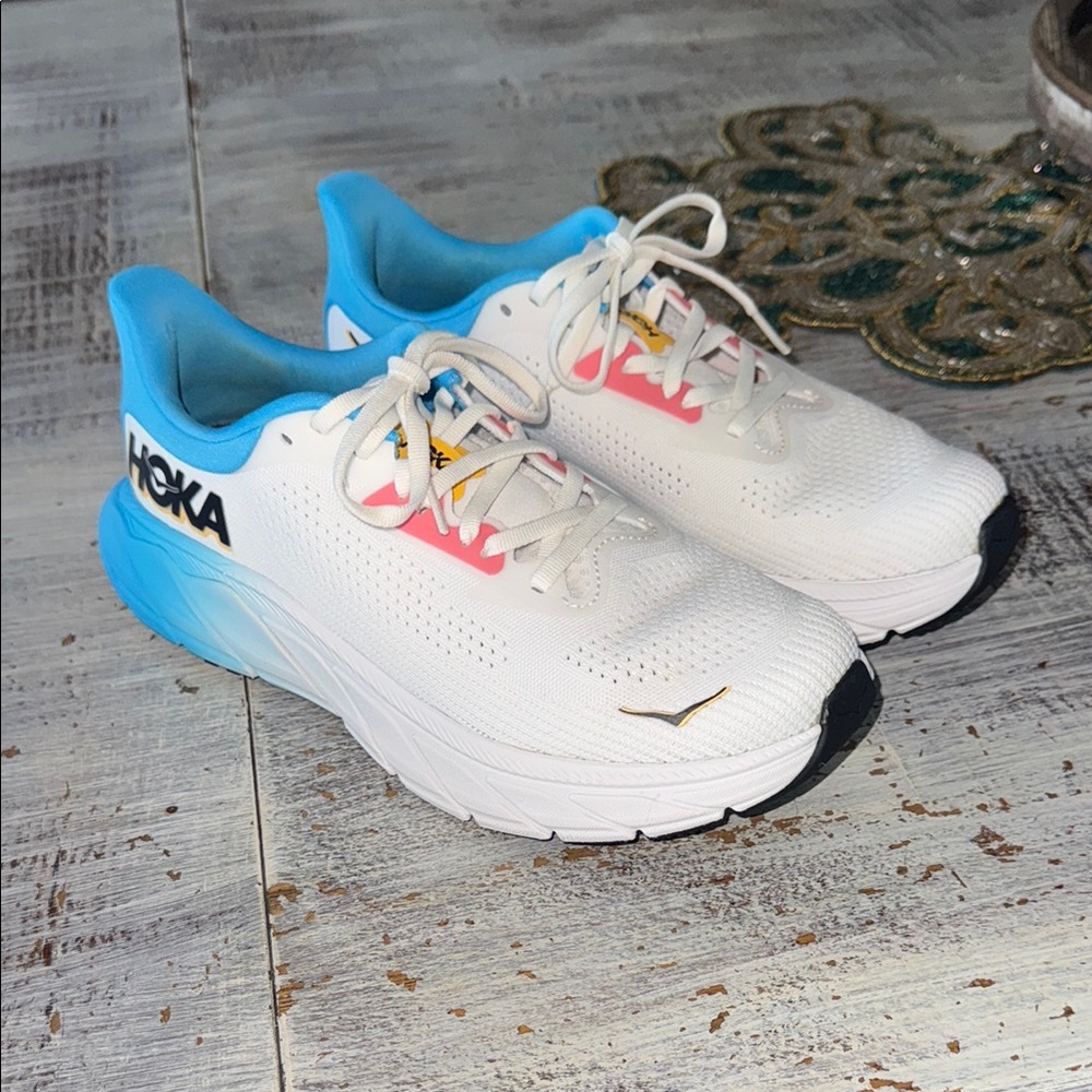 HOKA Arahi 7 size 8